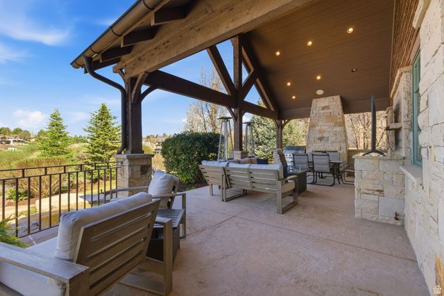16 SNOW FOREST LN, Sandy, UT 84092
