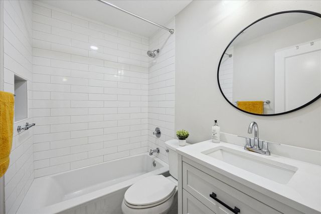 3224 Timmons Lane 143, Houston, TX 77027