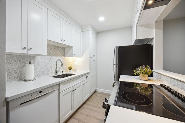 3224 Timmons Lane 143, Houston, TX 77027