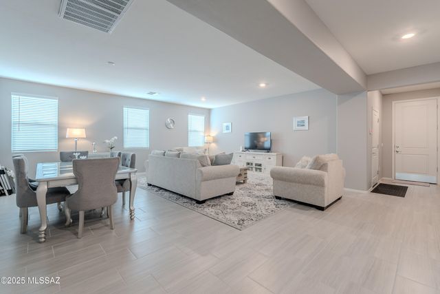 10245 S Wheel Spoke Lane, Vail, AZ 85641