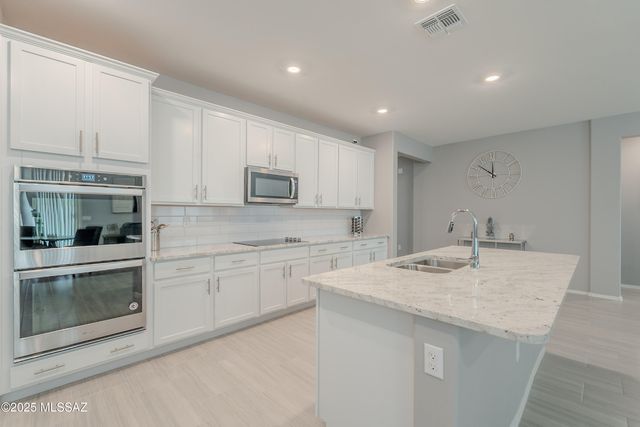 10245 S Wheel Spoke Lane, Vail, AZ 85641