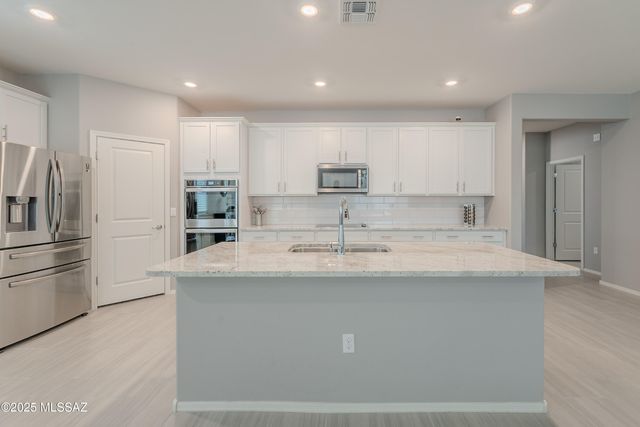 10245 S Wheel Spoke Lane, Vail, AZ 85641