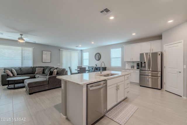 10245 S Wheel Spoke Lane, Vail, AZ 85641