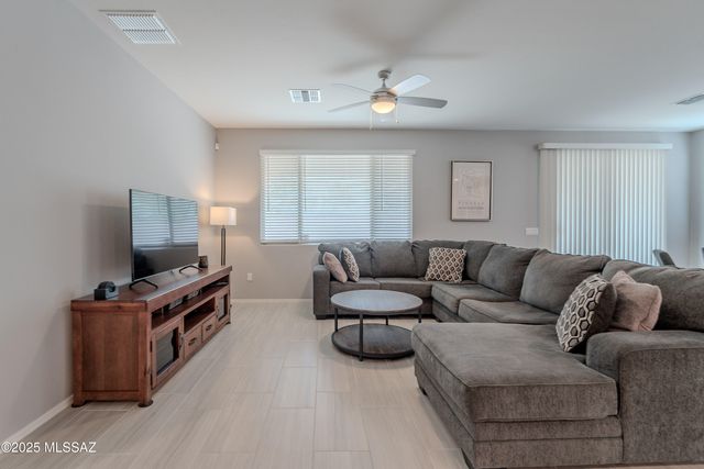 10245 S Wheel Spoke Lane, Vail, AZ 85641