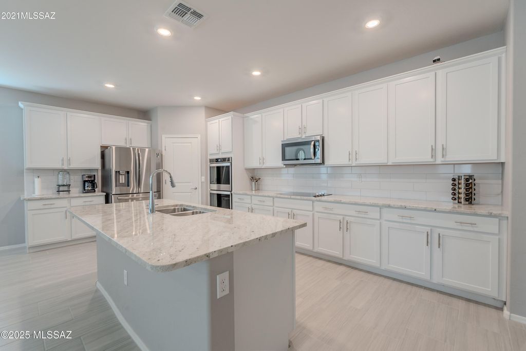 10245 S Wheel Spoke Lane, Vail, AZ 85641