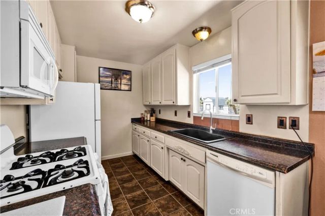 7817 Valley Vista Avenue, Yucca Valley, CA 92284