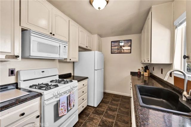 7817 Valley Vista Avenue, Yucca Valley, CA 92284