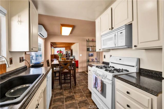 7817 Valley Vista Avenue, Yucca Valley, CA 92284