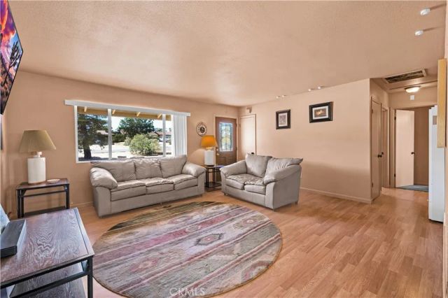 7817 Valley Vista Avenue, Yucca Valley, CA 92284