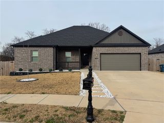 500 Ryder Street, Gentry, AR 72734
