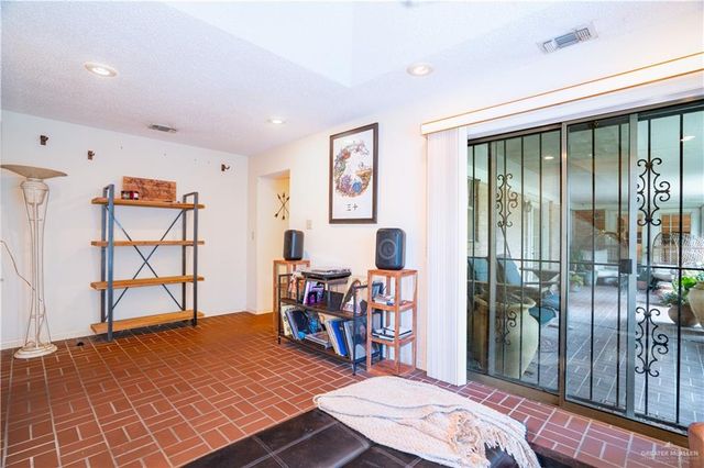 501 W Esperanza Avenue, Mcallen, TX 78501