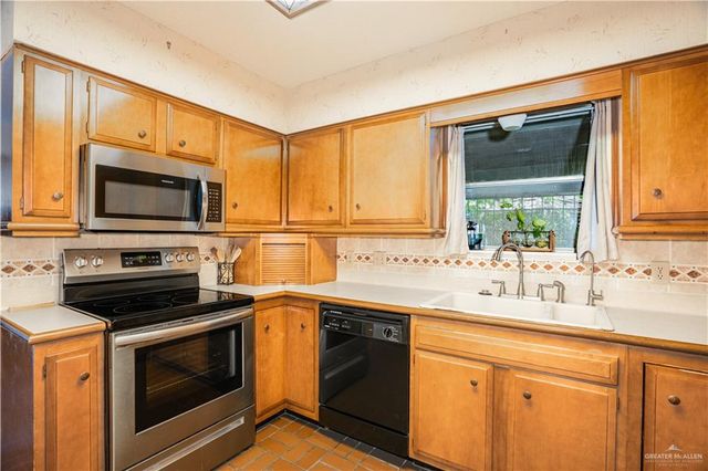 501 W Esperanza Avenue, Mcallen, TX 78501