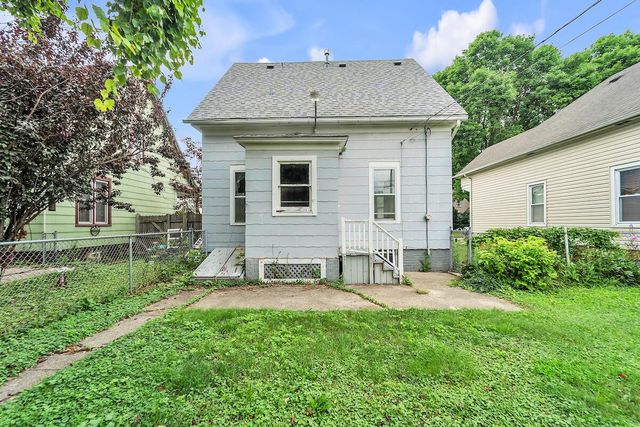 920 Grove AVENUE, Racine, WI 53405