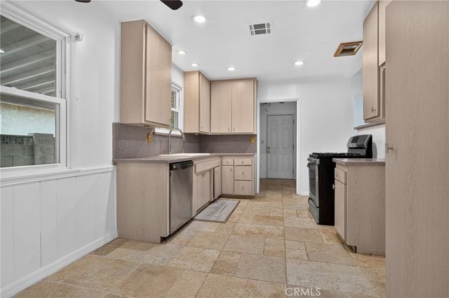 10343 Memory Park, San Fernando, CA 91345