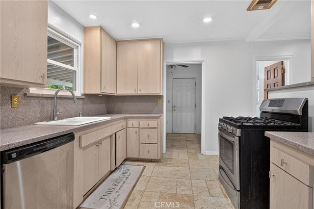 10343 Memory Park, San Fernando, CA 91345
