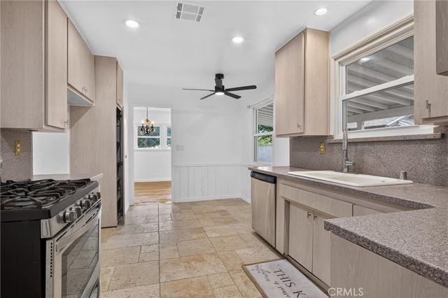 10343 Memory Park, San Fernando, CA 91345