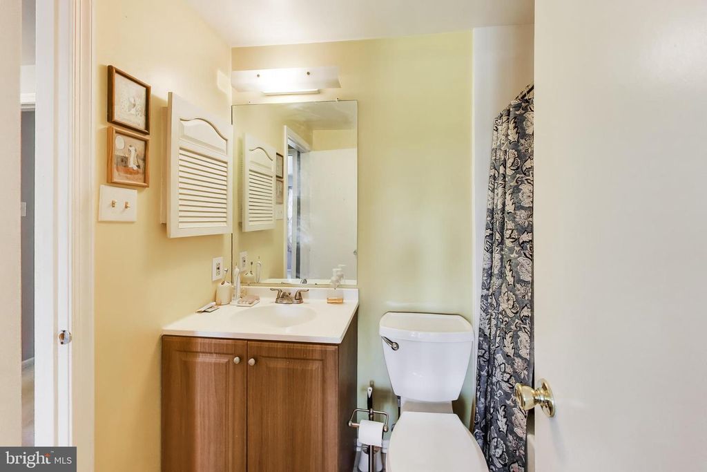 Image 10 of property listing at 2318 MITCHELLVILLE RD, Bowie, MD 20716