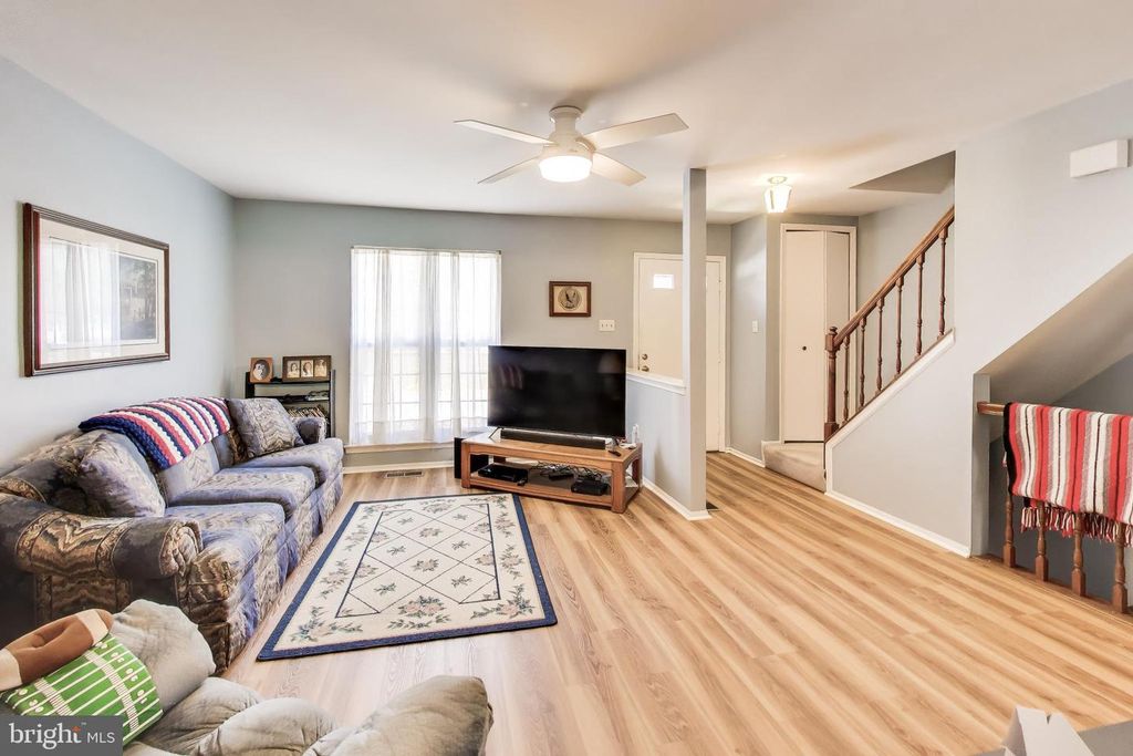 Image 3 of property listing at 2318 MITCHELLVILLE RD, Bowie, MD 20716