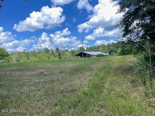 2742 King Road, Forest, MS 39074