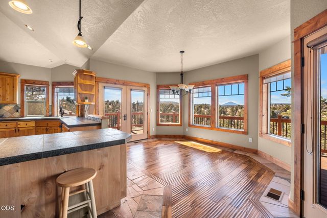 16030 SW Canyon View Place, Terrebonne, OR 97760
