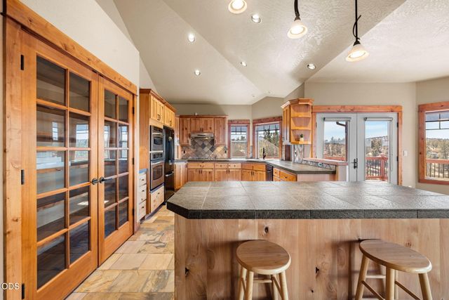 16030 SW Canyon View Place, Terrebonne, OR 97760