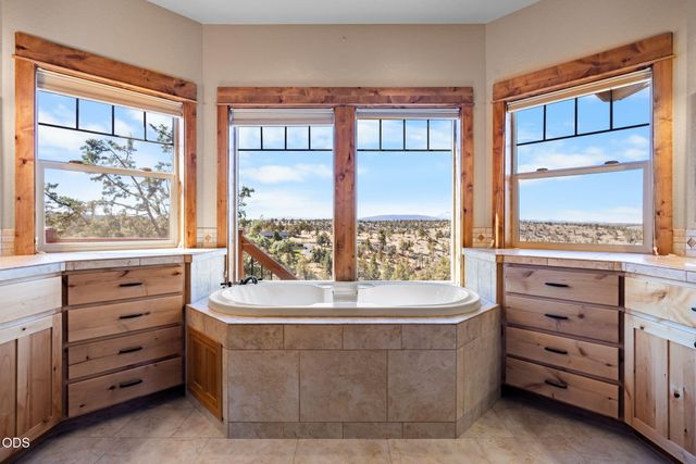 16030 SW Canyon View Place, Terrebonne, OR 97760