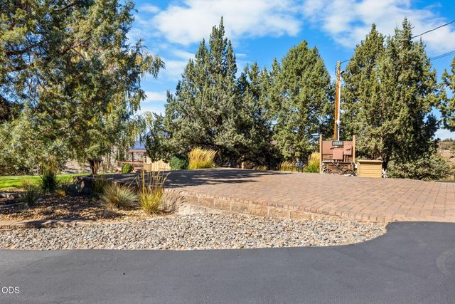 16030 SW Canyon View Place, Terrebonne, OR 97760