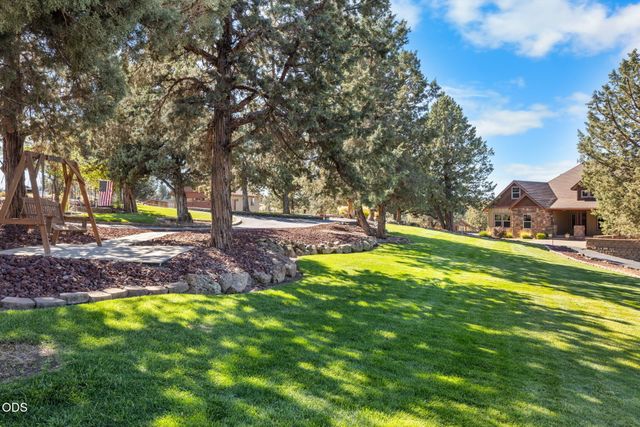 16030 SW Canyon View Place, Terrebonne, OR 97760
