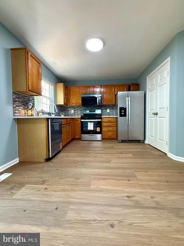 1874 TIGER LILY CIR, Woodbridge, VA 22192