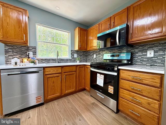 1874 TIGER LILY CIR, Woodbridge, VA 22192