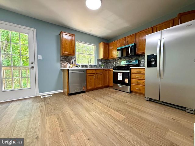 1874 TIGER LILY CIR, Woodbridge, VA 22192