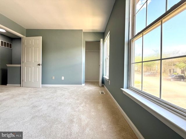 1874 TIGER LILY CIR, Woodbridge, VA 22192