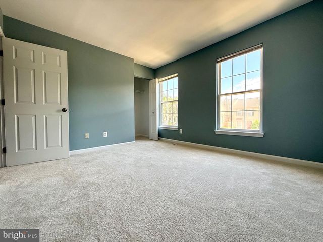 1874 TIGER LILY CIR, Woodbridge, VA 22192