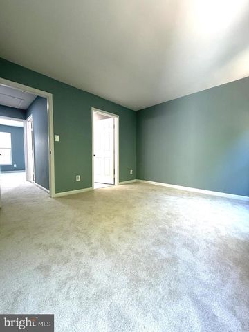 1874 TIGER LILY CIR, Woodbridge, VA 22192