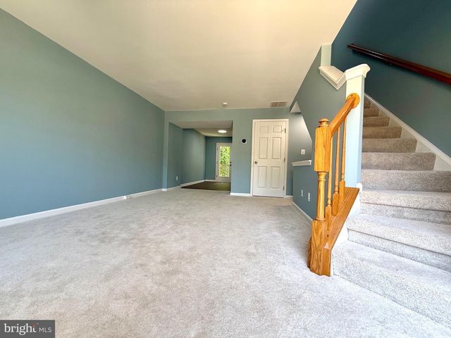 1874 TIGER LILY CIR, Woodbridge, VA 22192