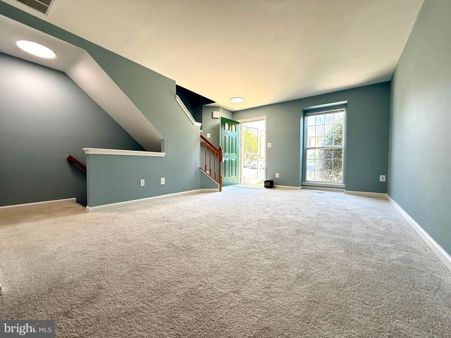 1874 TIGER LILY CIR, Woodbridge, VA 22192