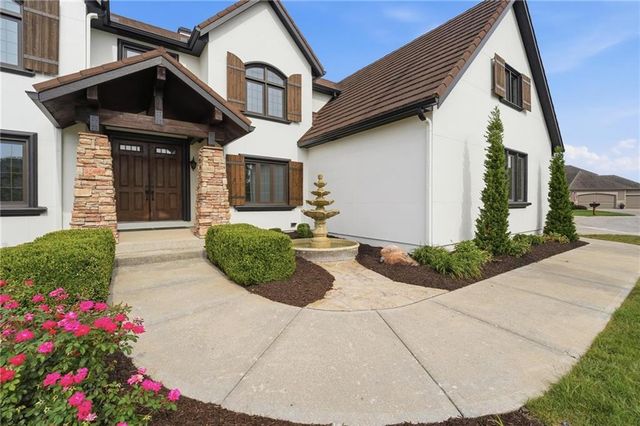 16199 Overbrook Lane, Stilwell, KS 66085