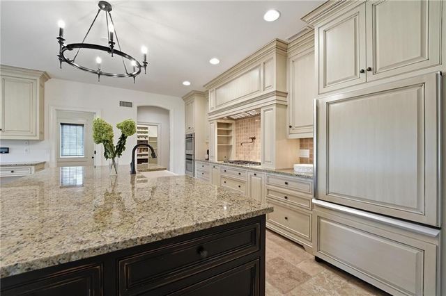 16199 Overbrook Lane, Stilwell, KS 66085