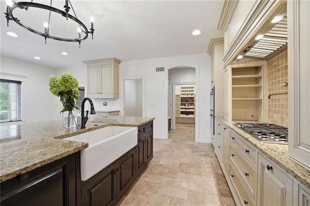 16199 Overbrook Lane, Stilwell, KS 66085