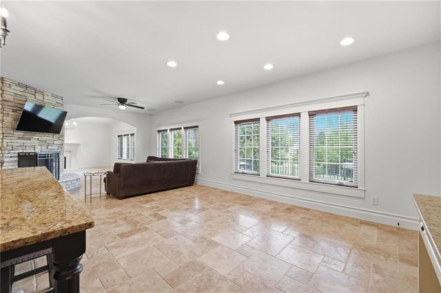 16199 Overbrook Lane, Stilwell, KS 66085