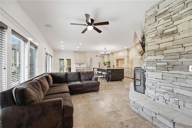 16199 Overbrook Lane, Stilwell, KS 66085