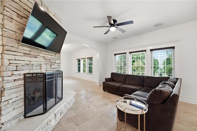 16199 Overbrook Lane, Stilwell, KS 66085