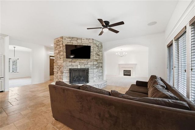 16199 Overbrook Lane, Stilwell, KS 66085