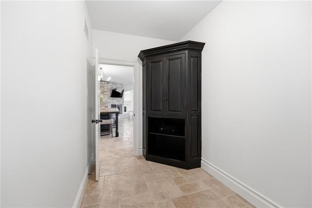 16199 Overbrook Lane, Stilwell, KS 66085