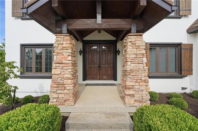 16199 Overbrook Lane, Stilwell, KS 66085