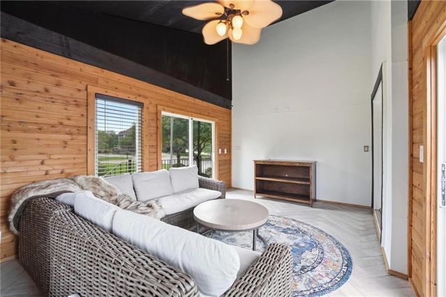 16199 Overbrook Lane, Stilwell, KS 66085