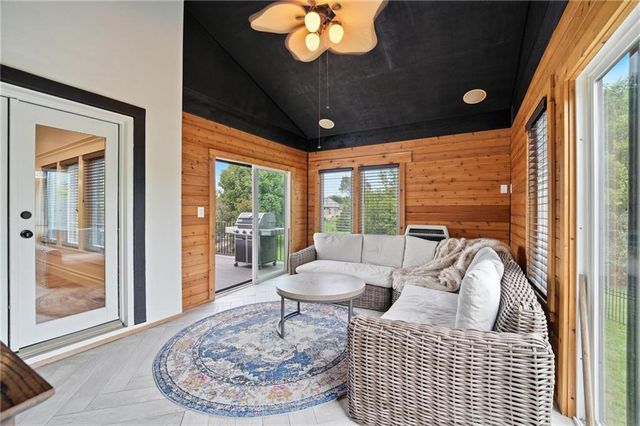 16199 Overbrook Lane, Stilwell, KS 66085
