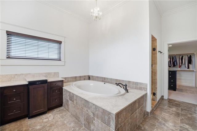 16199 Overbrook Lane, Stilwell, KS 66085