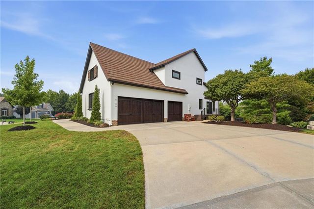 16199 Overbrook Lane, Stilwell, KS 66085