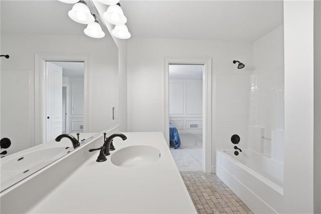 16199 Overbrook Lane, Stilwell, KS 66085